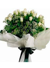 12 White Roses Bouquet